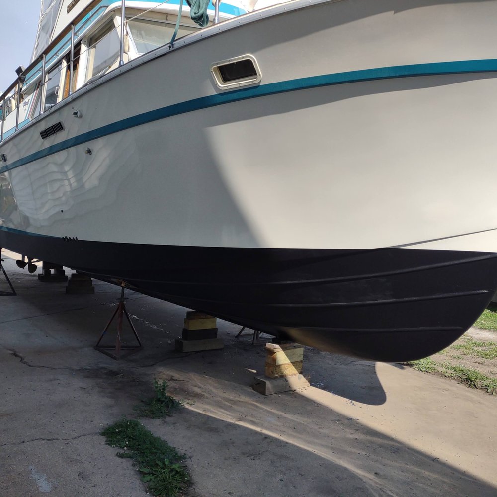 Starved Rock Marina - All repaired and beautiful bottom paint - Boat Repair Near Me - Ottawa, Illinois