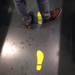 Österreichische Post - Schlange stehen...