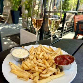 Épernay Bistro - Fries and Bubbly - French Near Me - Los Gatos, California Épernay Bistro - Fries and Bubbly - French Near Me - Los Gatos, California