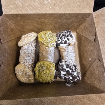 Lola's Cannoli Bar and Cafe - Cafes Near Me - Myrtle Beach, South Carolina