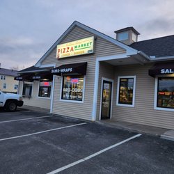 Golden Acres Pizza Market - Outside