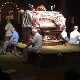 The decorated Wurlitzer console, and a few visitors enjoying Kyles Halloween medley.