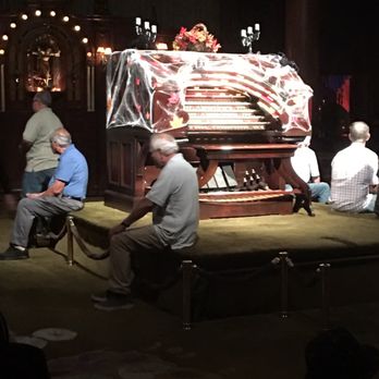 Nethercutt Collection Tours - The decorated Wurlitzer console, and a few visitors enjoying Kyles Halloween medley. - Tours Near Me - Sylmar, California