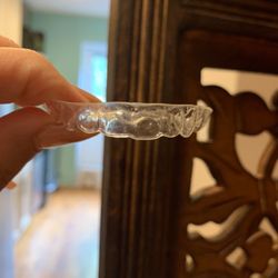 Woodhaven Braces - Can u see the difference in the 2 front teeth ??? My teeth were fine till the retainer messed them up !!!!