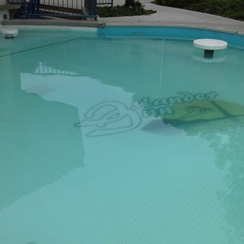 Islander Inn - The brackish swim up bar water (and the pump was working in this pool?) - Resorts Near Me - Put-in-Bay, Ohio