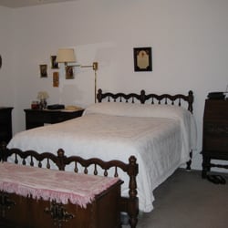 Autumn Hill Manor - All private rooms with large walk-in closets.