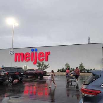 Meijer - cars parked in front of a store - Grocery Near Me - Fort Wayne, Indiana
