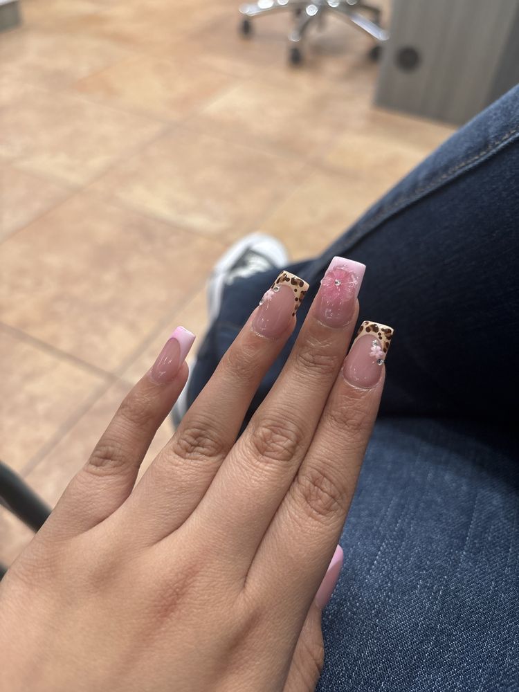 Bonitas Nails Logo