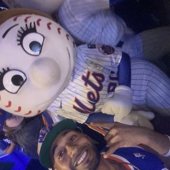 Murphy’s Bar - Mr. and Mrs. Met came through for opening day! - Bars Near Me - Queens, New York
