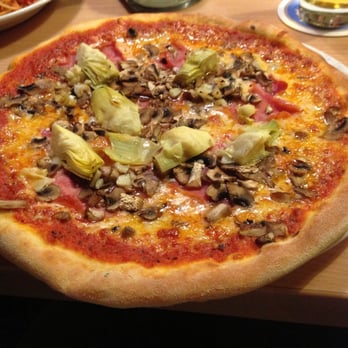 Schäftlarner Einkehr - Pizza Capricciosa (Schinken, Champignon, Artischocken und Ei) - Italian Near Me - Hohenschäftlarn, BY