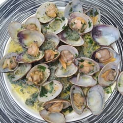 Pulpería Noray - Clams with green sauce. Superb. Those clams were super fresh and expertly cooked.