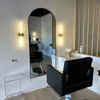 Grime Guardians - Commercial cleaning after photo of a salon. - Home Cleaning Near Me Grime Guardians - Commercial cleaning after photo of a salon. - Home Cleaning Near Me