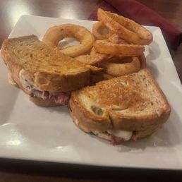 Ruben Sandwich & onion rings Ruben Sandwich & onion rings