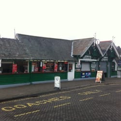 Lewis's Café - Lewis's café at Bowness Pier.