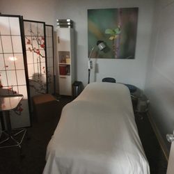 Ez Acu & Herb - Patient room