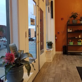 Gigi Tea Time - Entrance with quaint plants. - Bubble Tea Near Me - Richmond, Virginia Gigi Tea Time - Entrance with quaint plants. - Bubble Tea Near Me - Richmond, Virginia