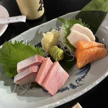 Sakura Bistro Tapas & Sake Bar - Sashimi - Sushi Bars Near Me - Oakland, California
