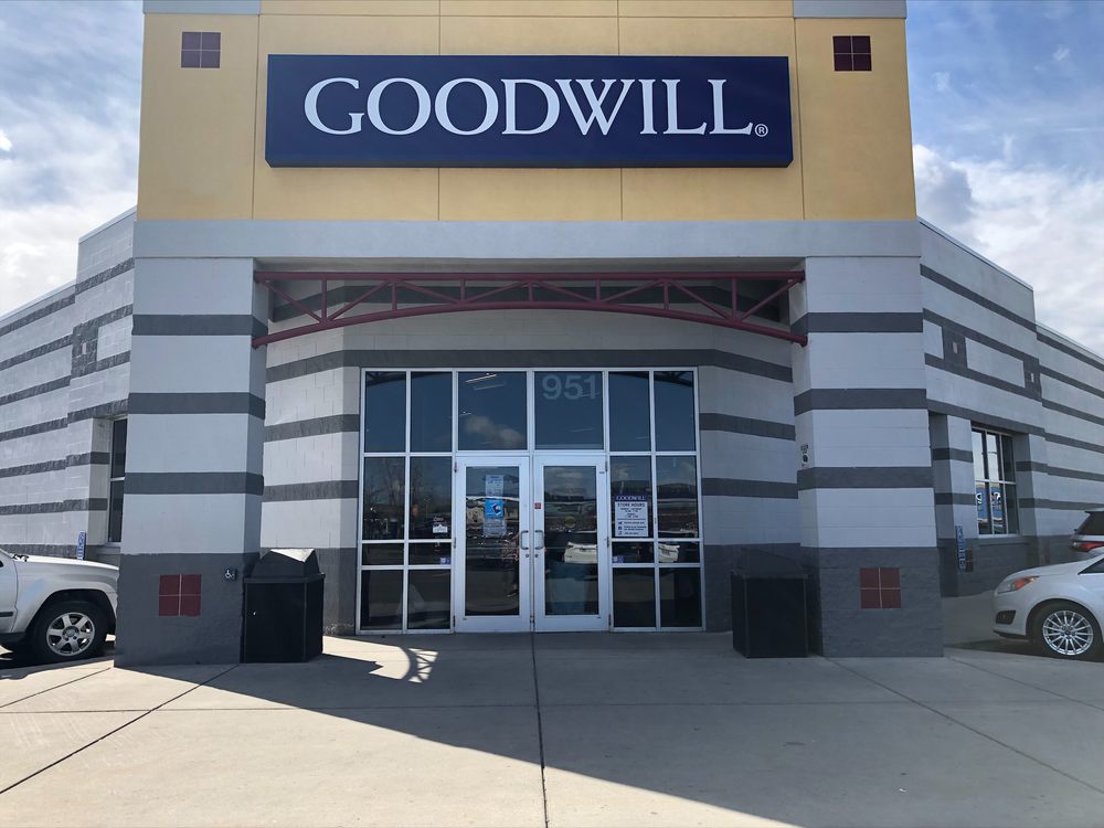 GOODWILL STORE Updated September 2024 23 Photos & 20 Reviews 951