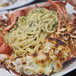 7 Seas Oyster Bar - Lobster crab pasta yummmm