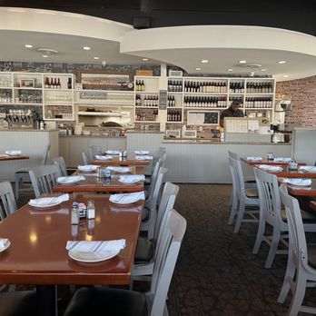 Urban American Kitchen - empty tables and chairs - Breakfast & Brunch Near Me - Houston, Texas Urban American Kitchen - empty tables and chairs - Breakfast & Brunch Near Me - Houston, Texas