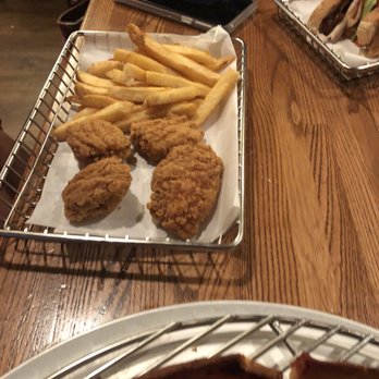 Old Chicago Pizza + Taproom - Pizza Near Me - Dubuque, Iowa