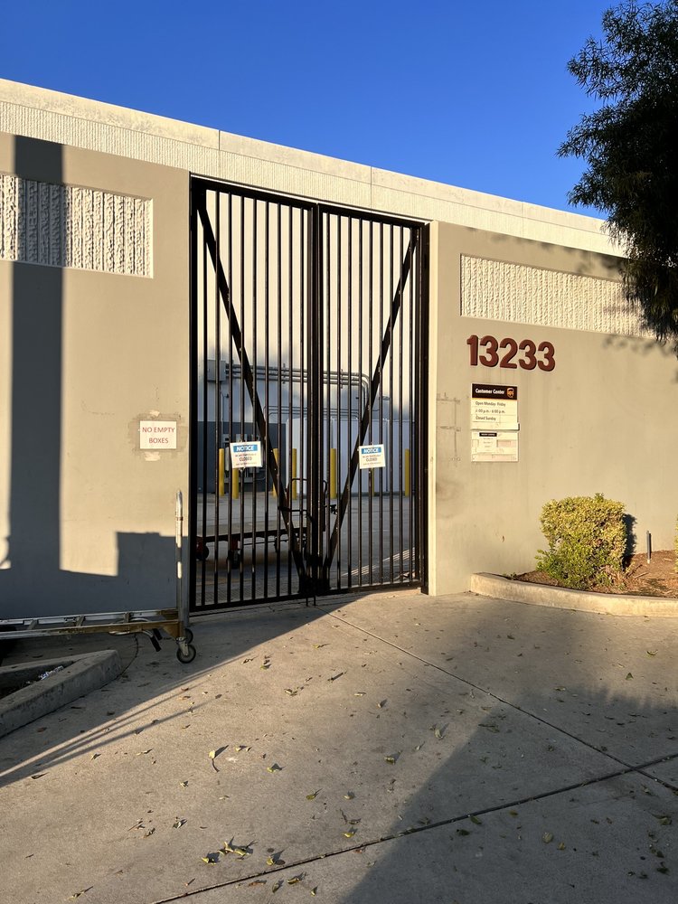 UPS CUSTOMER COUNTER Updated September 2024 39 Photos & 215 Reviews