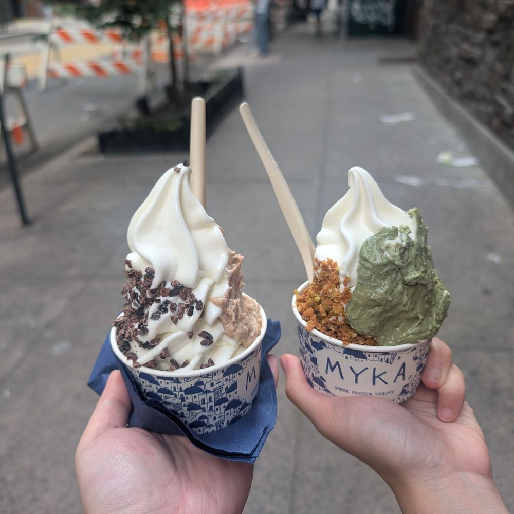 Original yogurt w chocolate and stracciatella cream Original yogurt w baklava and pistachio cream Original yogurt w chocolate and stracciatella cream Original yogurt w baklava and pistachio cream