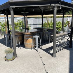 Rio Vista Wines at the Cabin - Outdoor patio