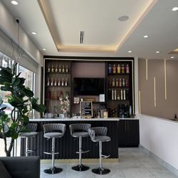 Aura Nail & Spa - Bar