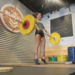 The Block Maui - Wooden platform with colored bumper plates