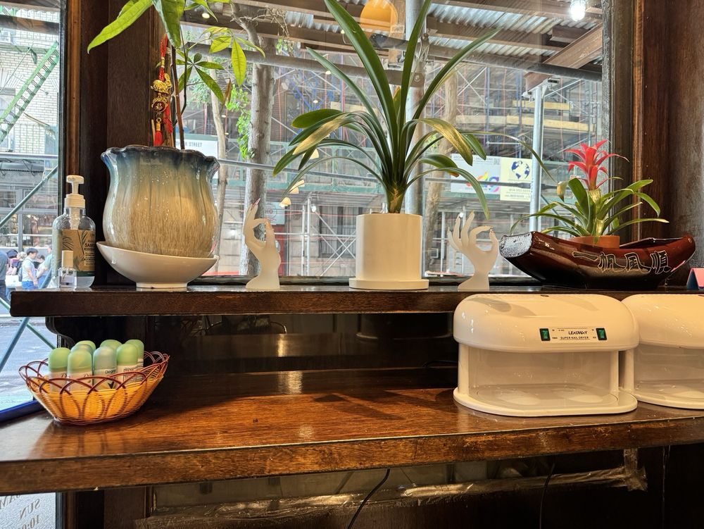 Mia Amour Nail & Spa Logo