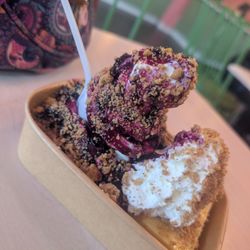 Taste by Spellbound - Key lime pie with blueberry