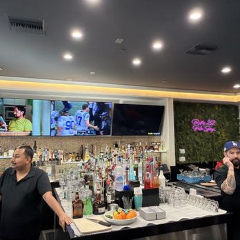 Rooftop 262 Bar & Grill - American Near Me - Palm Springs, California