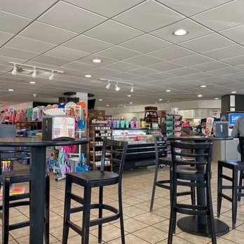 Durbin Farms Market - Cafe Interior - super cute, super clean! - Fruits & Veggies Near Me - Clanton, Alabama