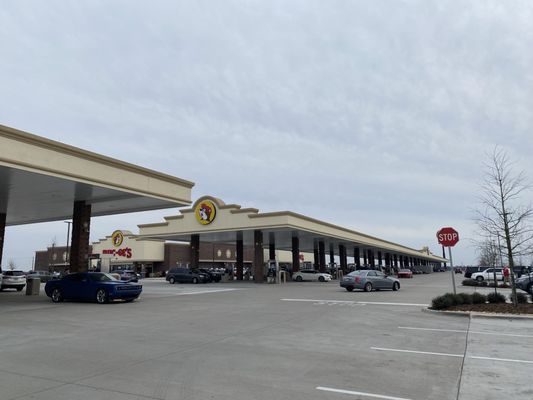 BUC EE’S - Updated March 2025 - 349 Photos & 145 Reviews - 2328 Lindsay
