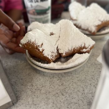 Cafe Du Marche - Hotels Near Me - New Orleans, Louisiana Cafe Du Marche - Hotels Near Me - New Orleans, Louisiana