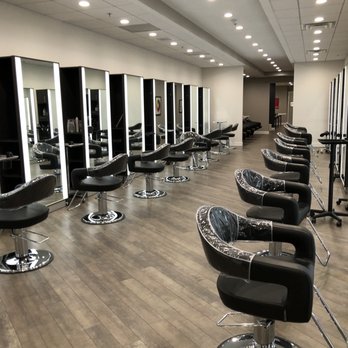 Spa On The Avenue - Newly renovated space for the stylist. Not a busy day. - Hair Salons Near Me - Nottingham, Maryland Spa On The Avenue - Newly renovated space for the stylist. Not a busy day. - Hair Salons Near Me - Nottingham, Maryland