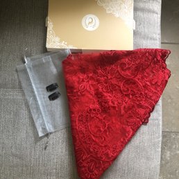 Veil, little combs to keep the veil on and gift box Veil, little combs to keep the veil on and gift box