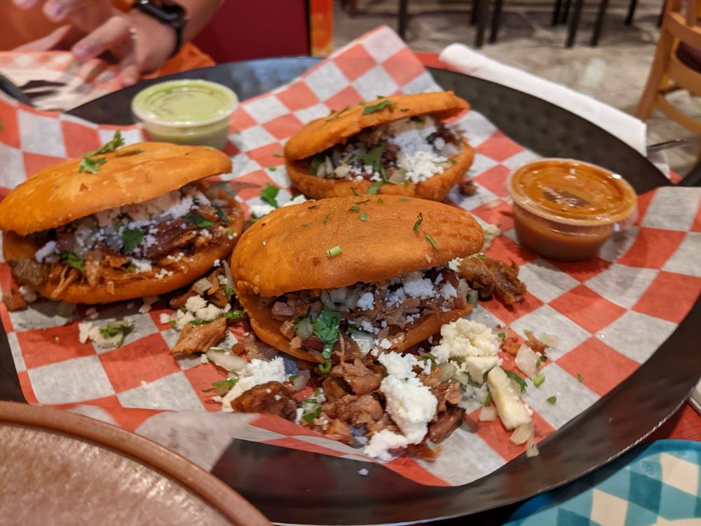 Ricos Tacos La Raza
