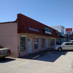 Phone-Fix.com Gadget Repair - We are in this strip center!