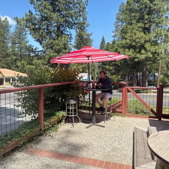 Sierra House Pub & Eatery - Outdoor eating area - Pubs Near Me - Arnold, California Sierra House Pub & Eatery - Outdoor eating area - Pubs Near Me - Arnold, California