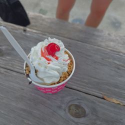 Happy Clown Ice Cream and Bake Shop - Their sundae