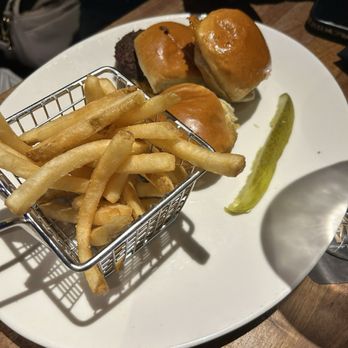 Yard House - Cheeseburger Sliders - New American Near Me - Sacramento, California Yard House - Cheeseburger Sliders - New American Near Me - Sacramento, California