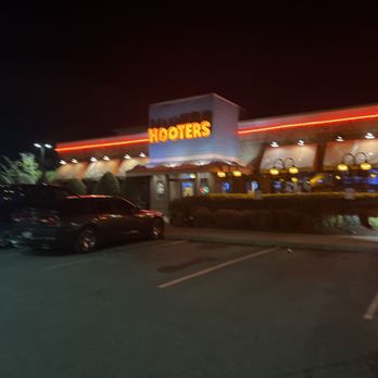Hooters - Parking - Sports Bars Near Me - Murfreesboro, Tennessee