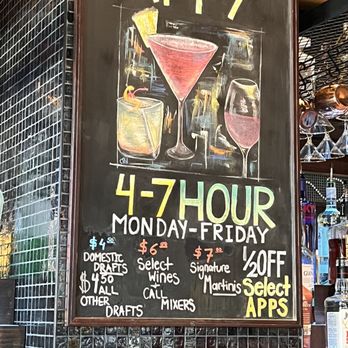 Bar Louie - Brookfield - Happy hour - Bars Near Me - Brookfield, Wisconsin