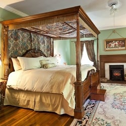 Maple Hill - Step back in time in one of our rooms with modern amenities.