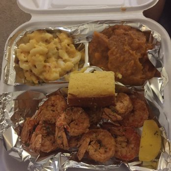 Oohh's and Aahh's - Average Mac n cheese, over cooked shrimp, good yams - American Near Me - Washington, DC, District of Columbia