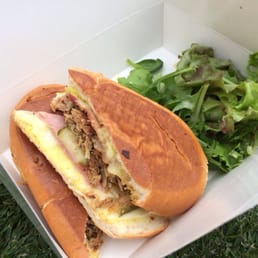 Tres Cerditos (pulled pork sandwich) - VN Tres Cerditos (pulled pork sandwich) - VN