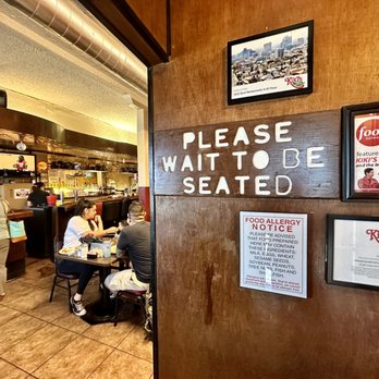 Kiki's Mexican Restaurant - customers sitting at tables - Mexican Near Me - El Paso, Texas