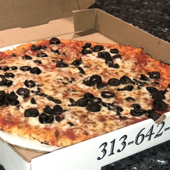 Licavoli's Market - 16" Pizza with Black Olives - Pizza Near Me - Grosse Pointe Woods, Michigan Licavoli's Market - 16" Pizza with Black Olives - Pizza Near Me - Grosse Pointe Woods, Michigan